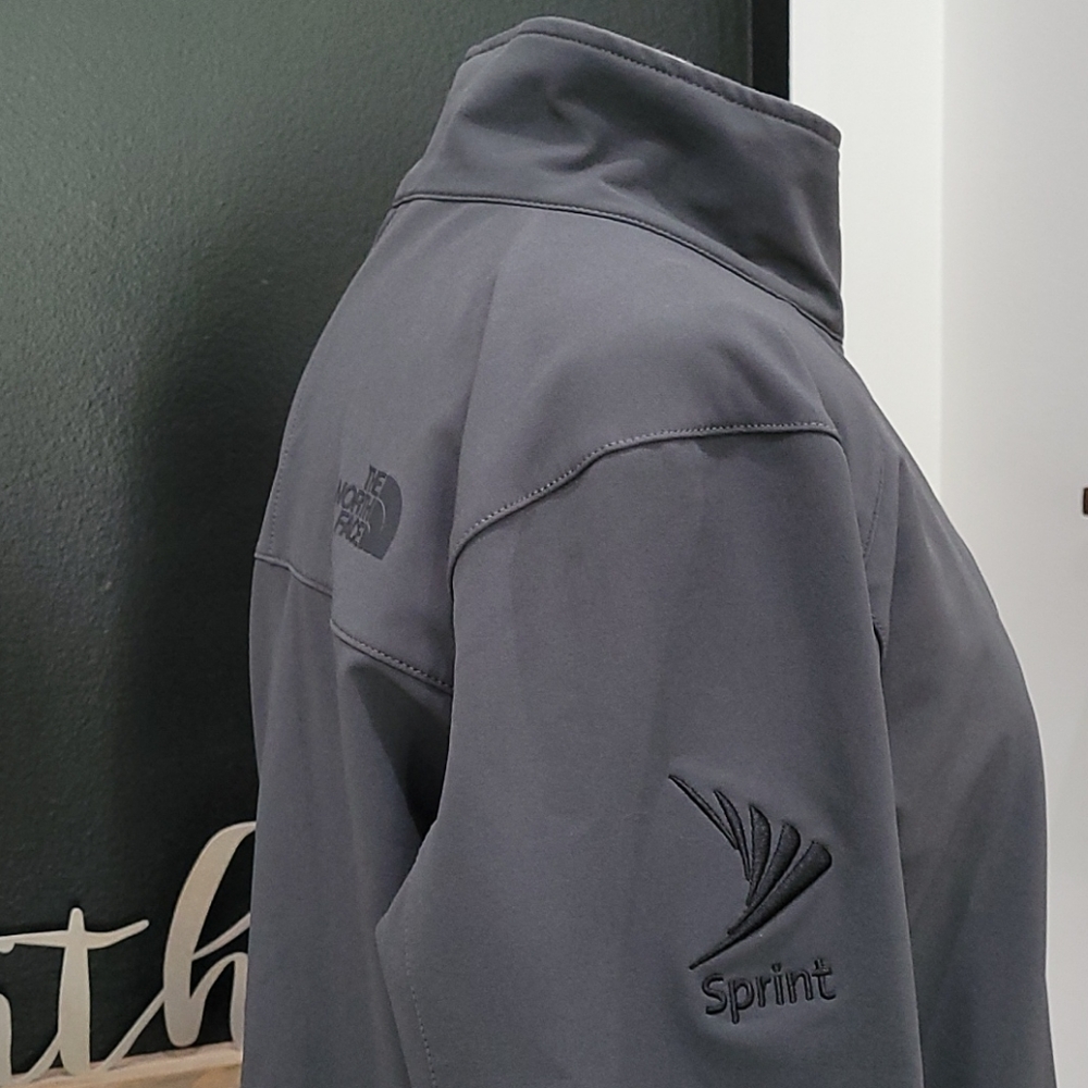 The North Face Windwall Jacket - Picture 8 of 13